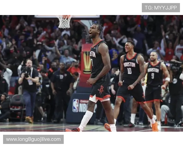 尼克斯队在季后赛争夺战中迎来关键对决 球迷期待大幅提升球队战绩